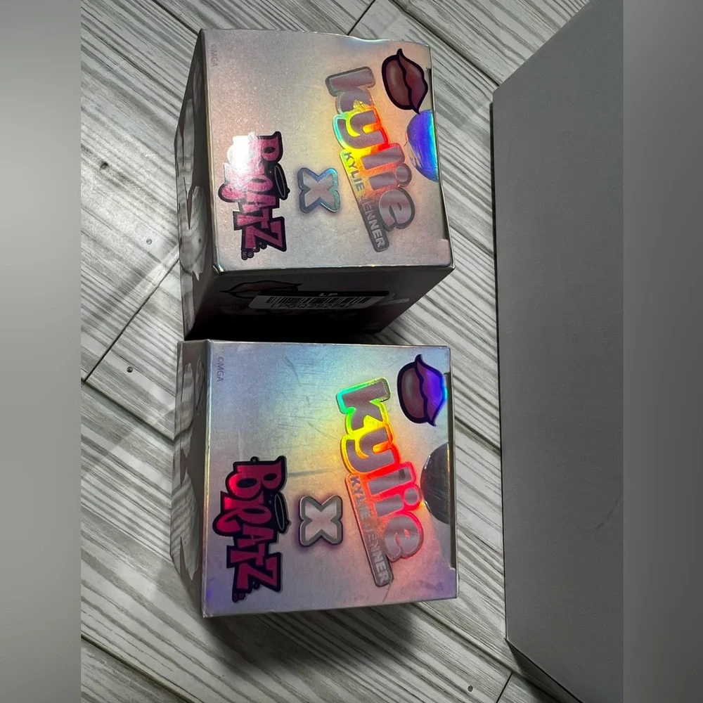 2 boxes of Kylie x Bratz mini collectibles figures Series 1‎ (each box 2 minis)